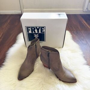 Frye Renee Seam Short Western Ankle Bootie in Camel 7.5